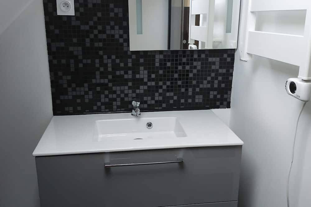 Maison à la campagne, à 15 minutes des plages. in Pluduno, Région de Dinan