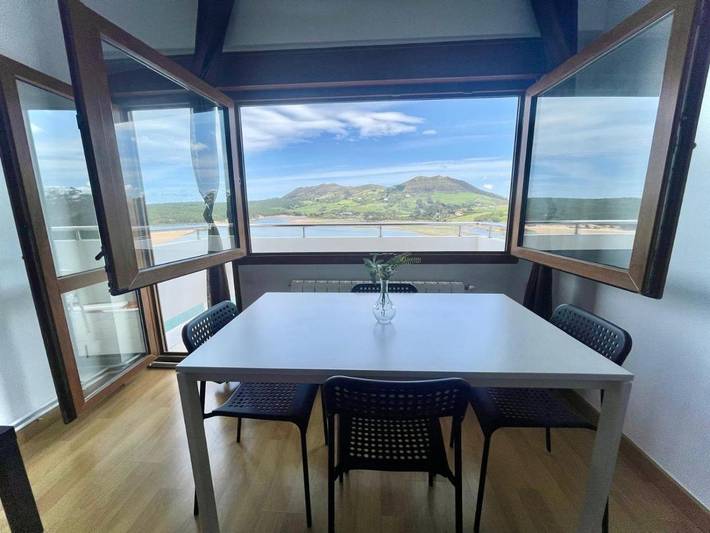 Apartamento para 4 personas, con Balcón y Terraza además de Jardín y Vistas en Mogro
