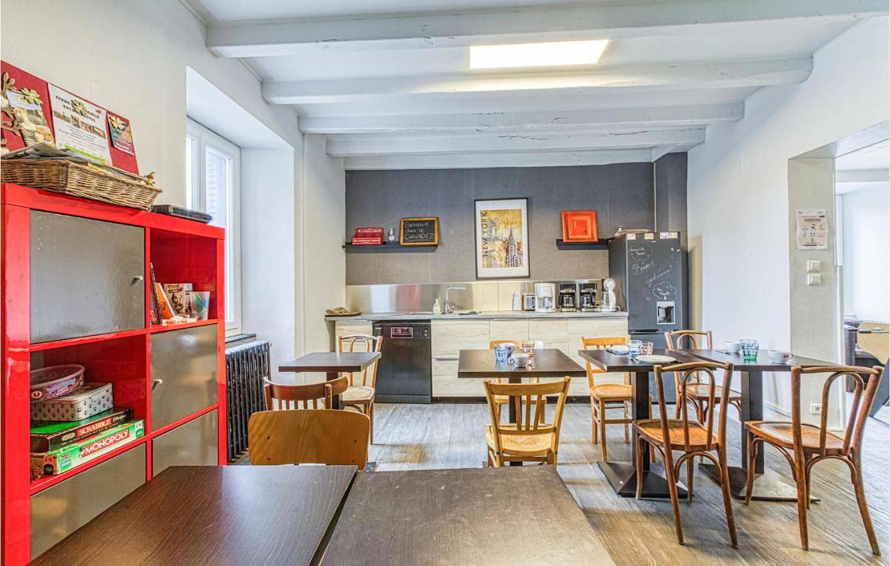 Seventeen-Bedroom Holiday home in Lacroix-Barrez, Aveyron