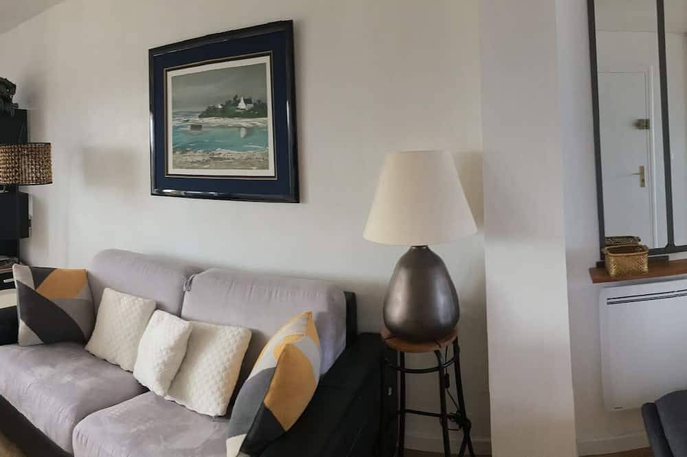 Entire apartment, Rare! Beautiful and spacious architect's'apartment with the sea at your feet in Bernières-sur-Mer, Caen region