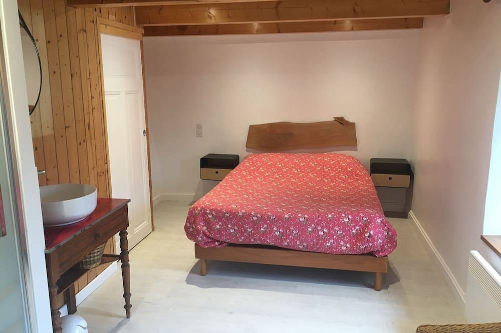 Gîte de la rivière maison indépendante 2 personnes à Groire 63790 Murol in Murol, Parc naturel régional des Volcans d'Auvergne