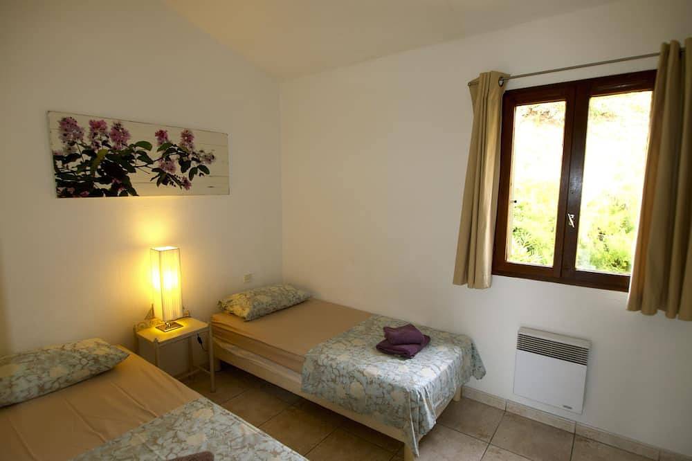 House in beautiful Collioure with pool and sea views from both balconies in La Côte Vermeille, Collioure