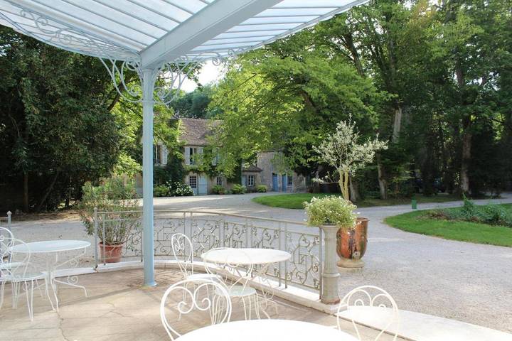 Location de vacances pour 8 personnes, avec Terrasse et Jacuzzi ainsi que Jardin et Piscine à Tailly