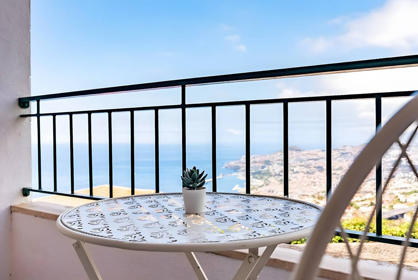 Ganze Wohnung, City Views Apartment Funchal – Geräumige Wohnung mit Blick auf die Stadt in São Gonçalo, Madeira