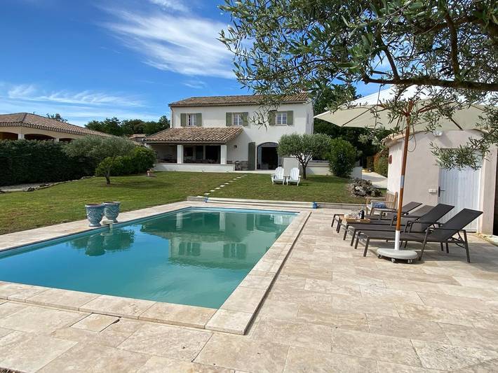 Location de vacances pour 10 personnes, avec piscine et jardin à Pougnadoresse