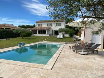 Gîte pour 10 personnes, avec jardin et piscine à Pougnadoresse