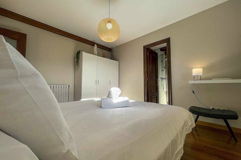 Entire apartment, Puigcerdà Cal Gatesques 2 in Puigcerdà, Catalan Pyrenees