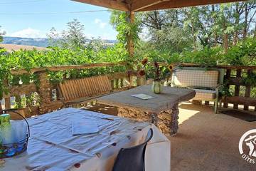 Location de vacances pour 6 personnes, avec jardin à Saint-Pierre-de-Trivisy