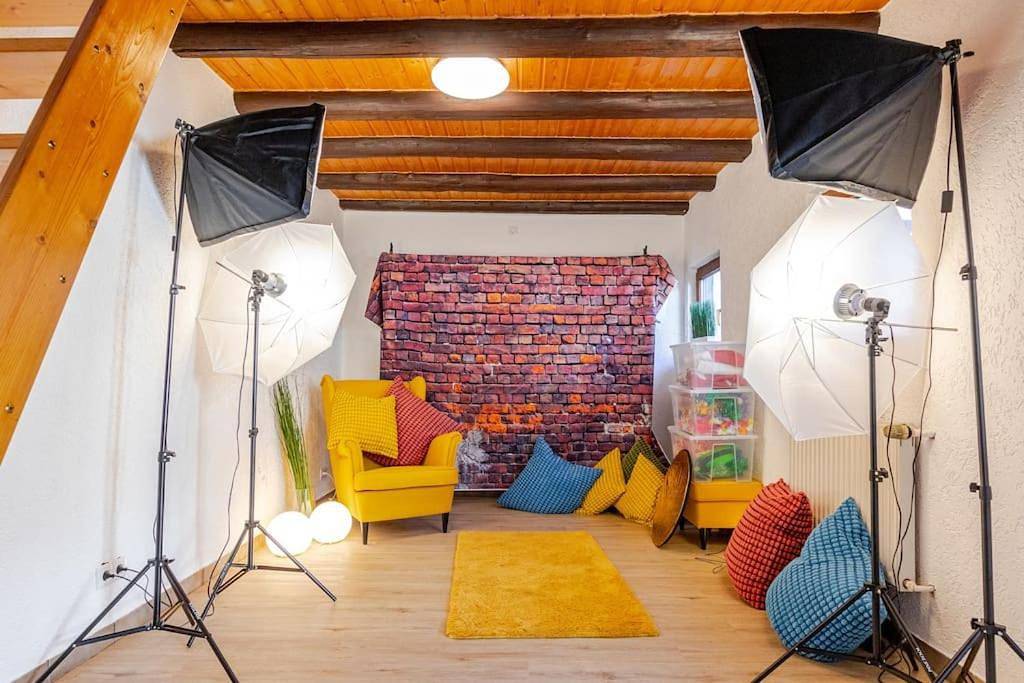 Townhaus-Rhens 8 Schlafzimmer, Sauna, Weinkeller, Fotostudio, Hunde willkommen in Rhens, Osteifel