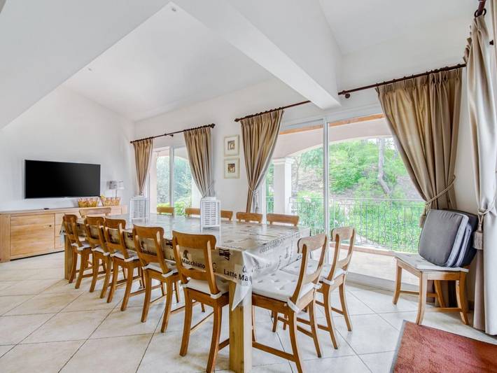 Location de vacances pour 14 personnes, avec piscine ainsi que jardin et balcon à Le Muy - 3