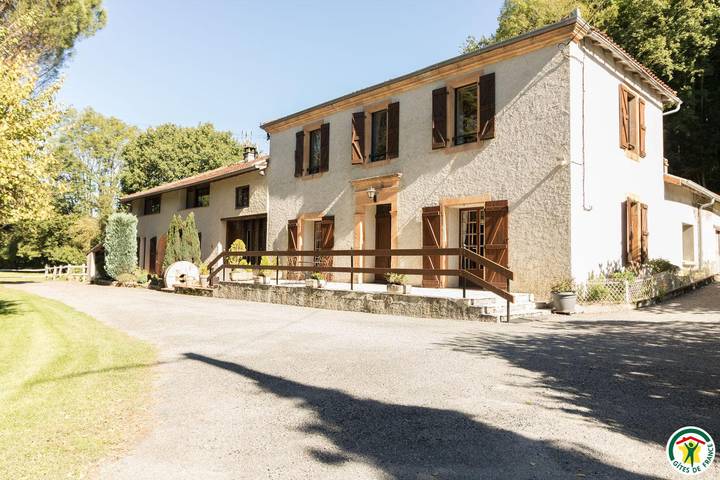 Gîte pour 8 personnes, avec Balcon/Terrasse ainsi que Terrasse et Jardin