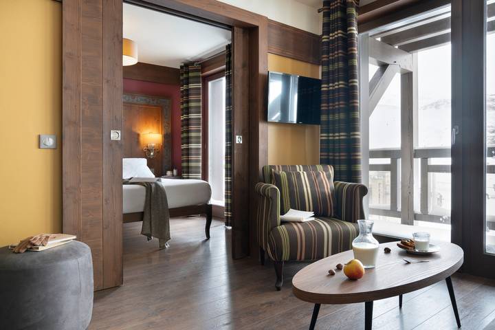 Hôtel pour 4 personnes, avec balcon ainsi que sauna et piscine