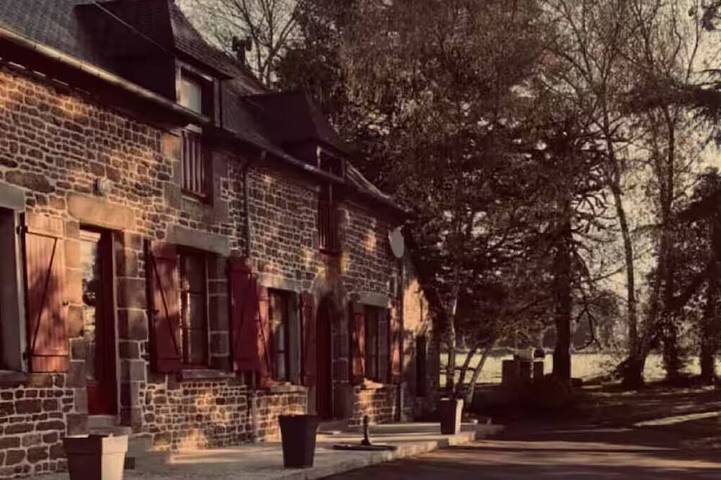 Location de vacances pour 10 personnes, avec jacuzzi à Poilley