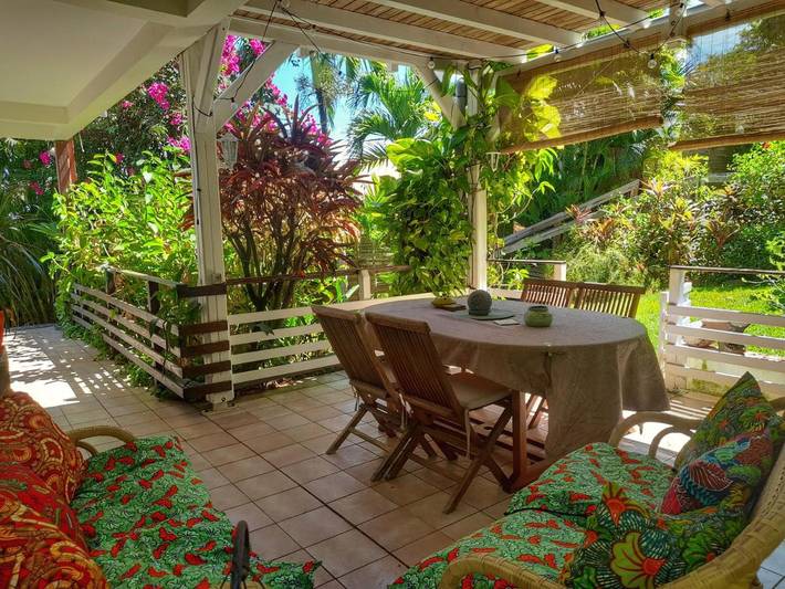Appartement de vacances pour 4 personnes, avec jardin ainsi que piscine et vue
