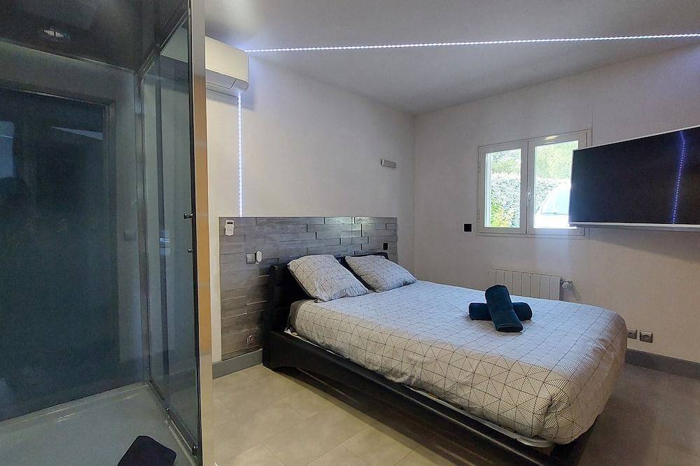 Villa Massilia 14 pers with private pool and jacuzzi - Heights Marseille 15eme in Marseille, Marseille region
