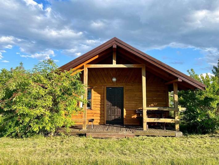 Domek dla 4 osób, z Taras i Jacuzzi oraz Ogród i Basen dla dzieci w 