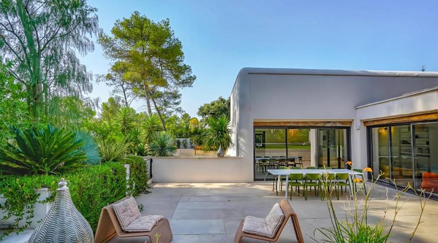 Location de vacances pour 16 personnes, avec terrasse ainsi que piscine et vue à Castries - 3