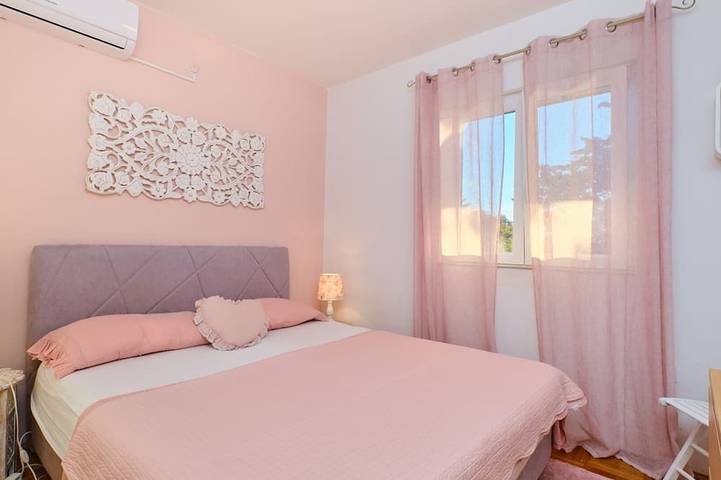 Villa Hemingway beachfront by Villas Guide in Lukovo Šugarje, Naturpark Velebit