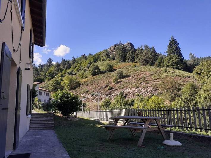 Gîte pour 4 personnes, avec Terrasse ainsi que Jardin et Vue à Accons