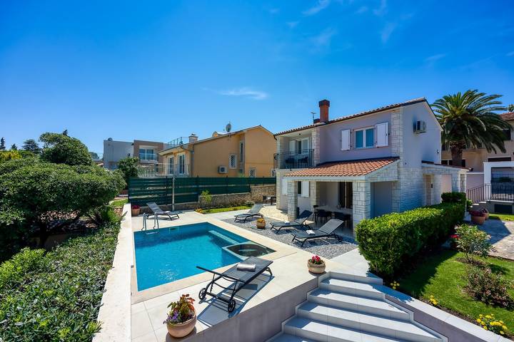 Villa für 8 Personen, mit Pool und Sauna sowie Garten in Premantura - 4