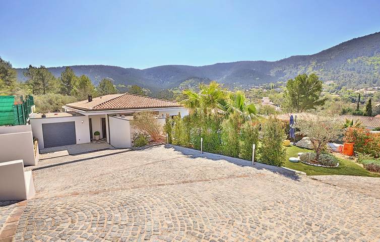 Location de vacances pour 8 personnes, avec jardin ainsi que piscine et terrasse à Solliès-Toucas - 3