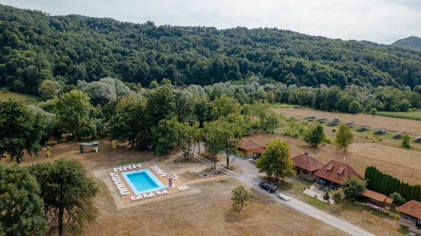 Cottage pour 2 personnes, avec jardin et piscine