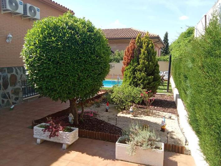 Casa rural para 9 personas, con jardín además de piscina y vistas, Se admiten mascotas en Cobisa - 4