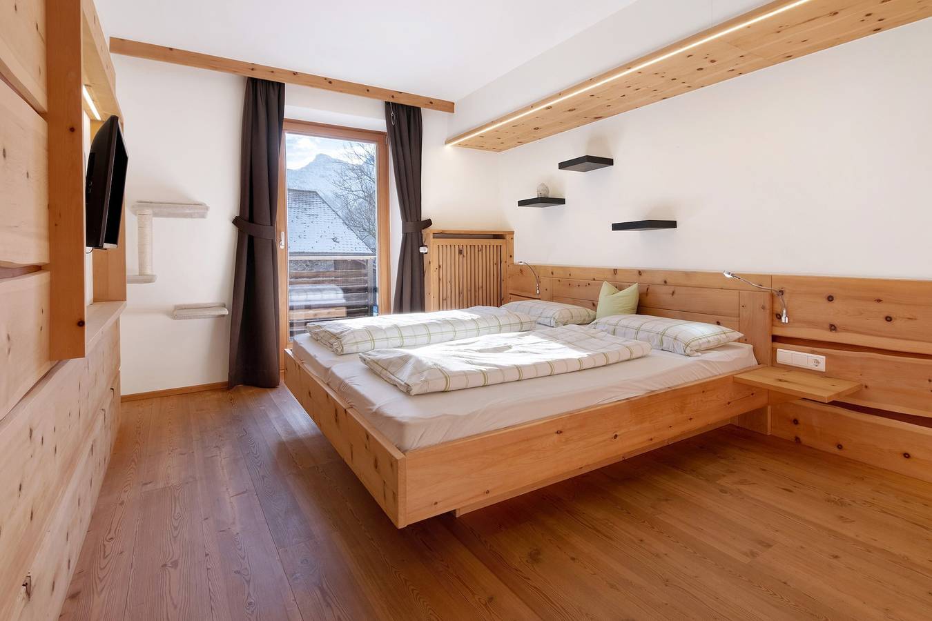 Room 'Zirbensuite Zi 1' with Mountain View, Shared Garden and Balcony in Schluderns, Saldurkamm