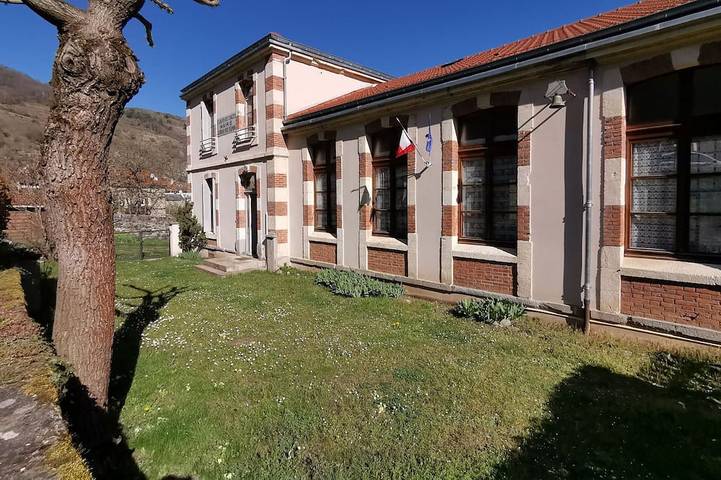 Gîte pour 6 personnes, avec Jardin dans Saint-Julien-des-Chazes