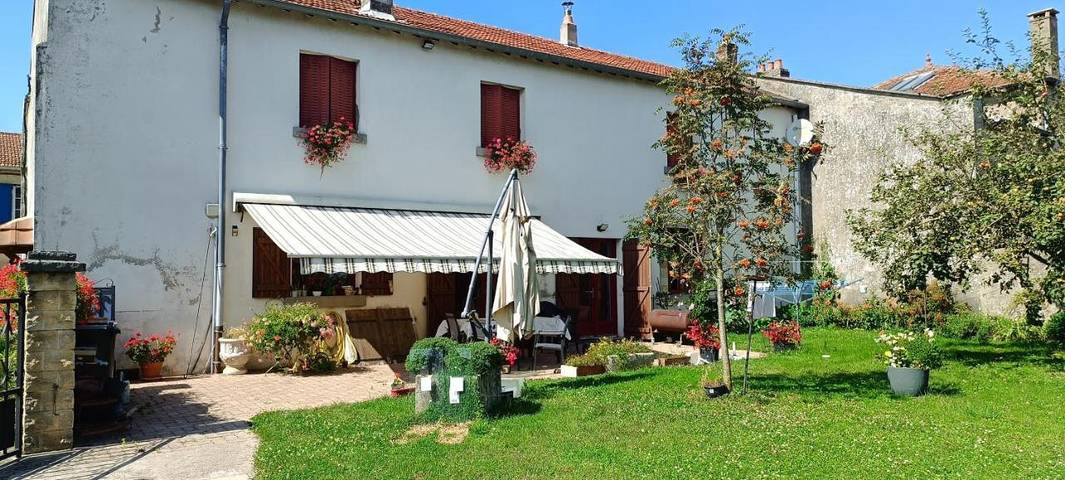 Appartement de vacances pour 2 personnes, avec jardin ainsi que vue et terrasse dans la Meuse