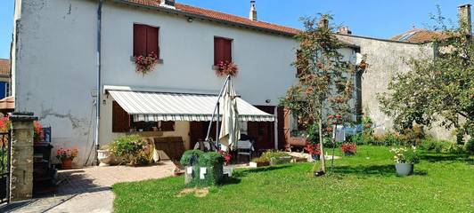 Appartement de vacances pour 2 personnes, avec terrasse ainsi que jardin et vue dans la Meuse