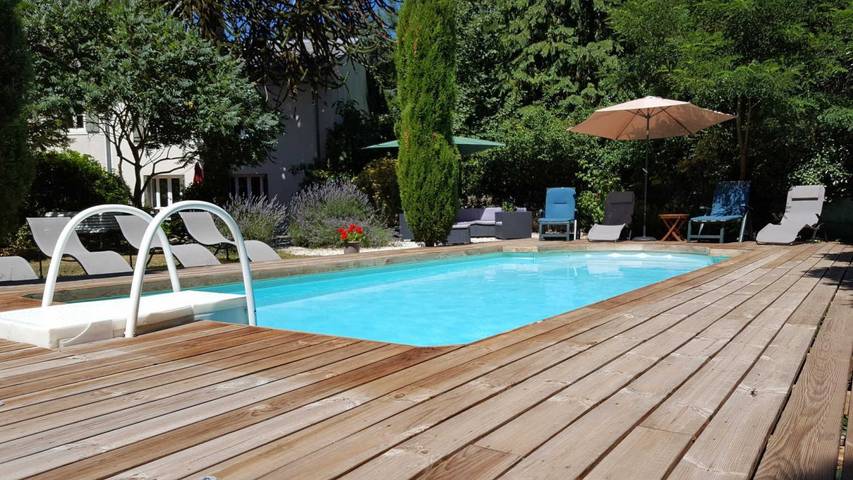 Gîte pour 4 personnes, avec Terrasse ainsi que Jardin et Piscine