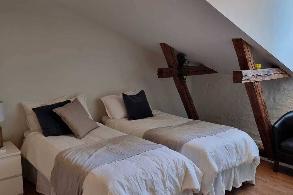 Entire apartment, Stockholm City Chic-1-Bedroom Loft for 3 in Norrmalms stadsdelsområde, Stockholm