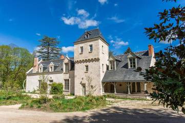 Gîte pour 15 personnes, avec vue ainsi que piscine et jardin à Cellettes