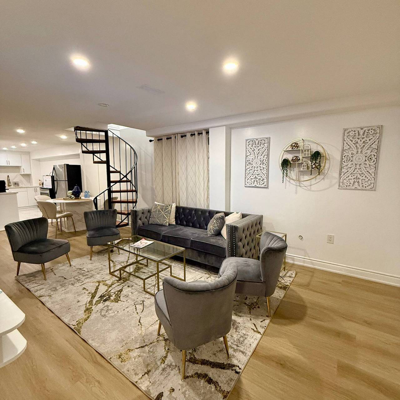 Guest Suite in the Heart of Mississauga in Mississauga, Lake Ontario (Canada)