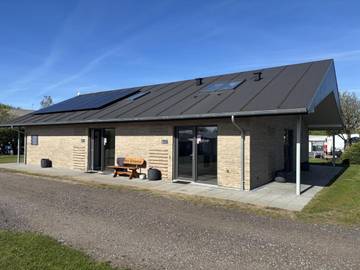 Camping pour 6 personnes, avec piscine et bassin pour enfant ainsi que jardin et sauna au Danemark