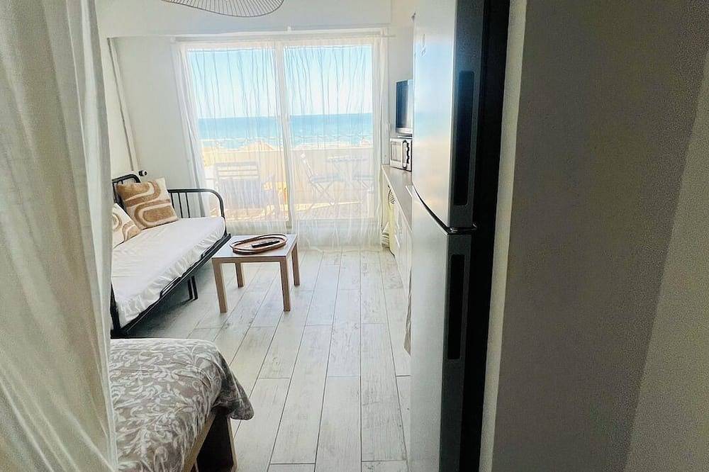 Ganze Wohnung, Studio apartment with a view of the sea, a 2-minute walk from the beach and the harbor. in Carnon-Plage, Mauguio