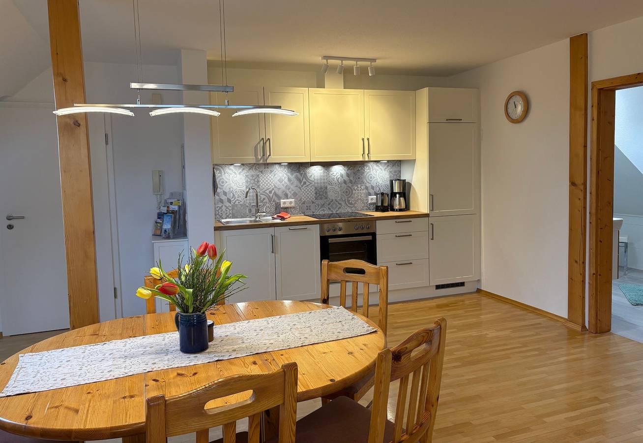 Entire apartment, Holiday Apartment 'Riedblick' with Shared Terrace, Shared Garden and Wi-Fi in Wilhelmsdorf, Region Bodensee-Oberschwaben