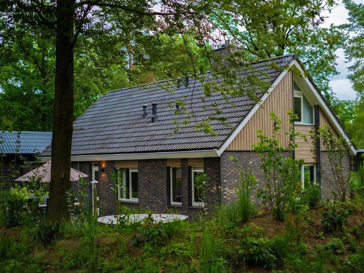 Wellness Home w Hot Tub, cleaning included in Veluwe