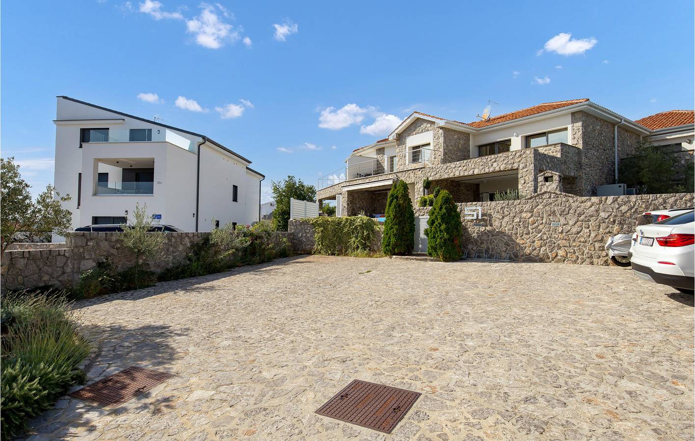 Gemütliche Ferienwohnung mit Meerblick, Pool, Terrasse und direktem Zugang zum Strand! in Krk Stadt, Krk