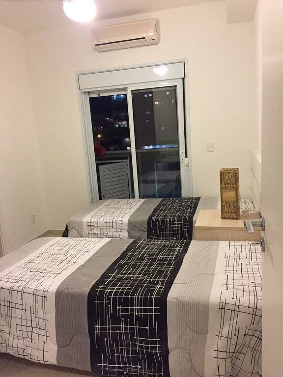 Casas e apartamentos de temporada para 10 pessoas, com piscina e jardim e ainda balcão em Baixada Santista