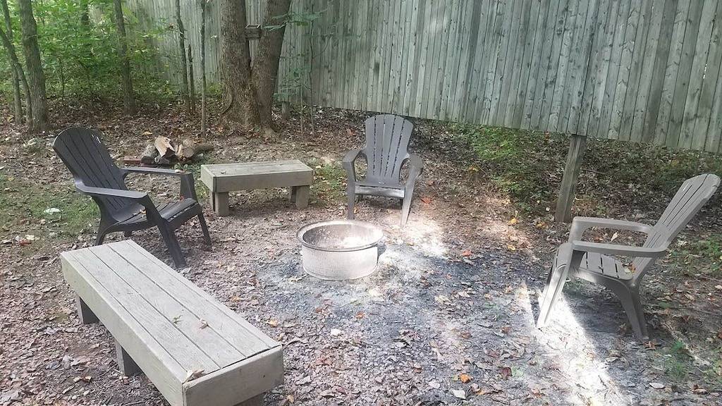 Eigenes Badezimmer-Kabine-Blick auf den Wald-The Nest-Standard in Hocking County