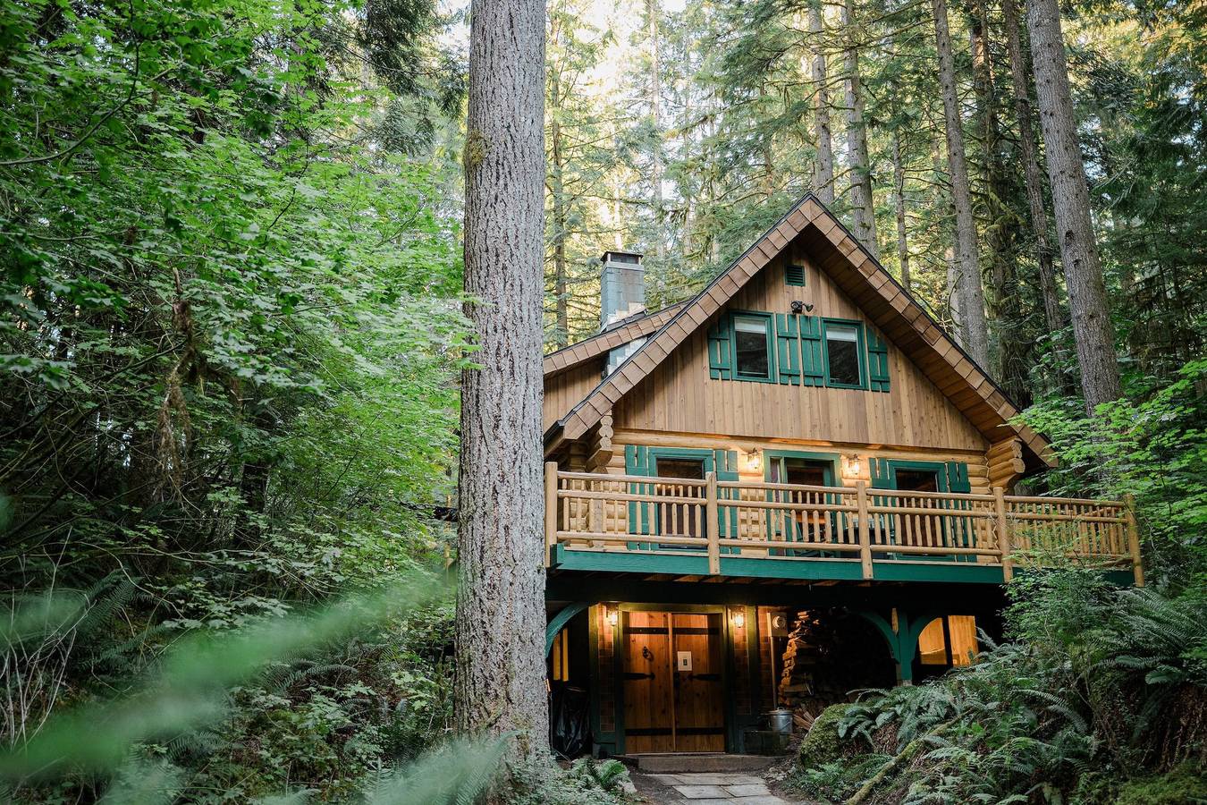 Log Cabin for 8 Guests in Glacier, North Cascades National Park