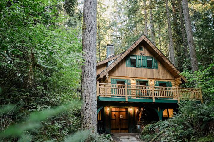 Log cabin for 8 people, with view and balcony/terrace in Washington