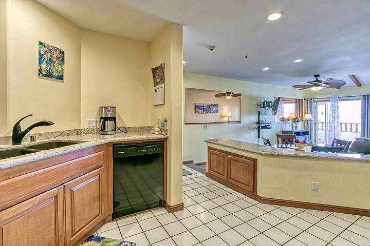 Vacation rental for 6 people, with pool and hot tub as well as balcony in Santa Catalina Island