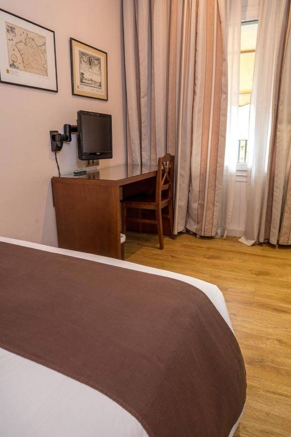 Hôtel pour 3 personnes, avec terrasse à Lleida - 2