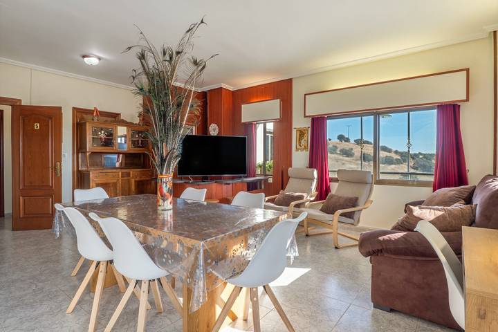 Apartamento entero, Casa vacacional 'Monumento al Camionero', Valle del río Tera, cerca de Benavente in Santibáñez de Tera, Provincia de Zamora