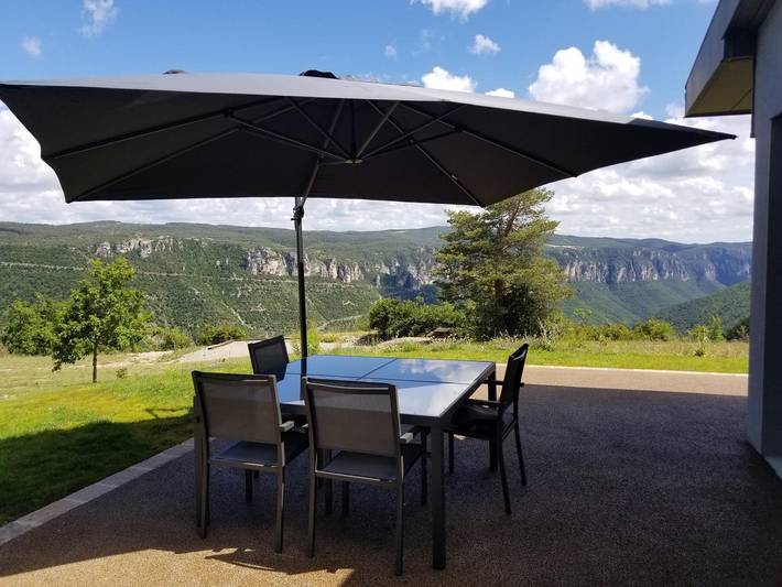 Gîte pour 4 personnes, avec Terrasse ainsi que Jardin et Vue dans Saint-Rome-de-Dolan