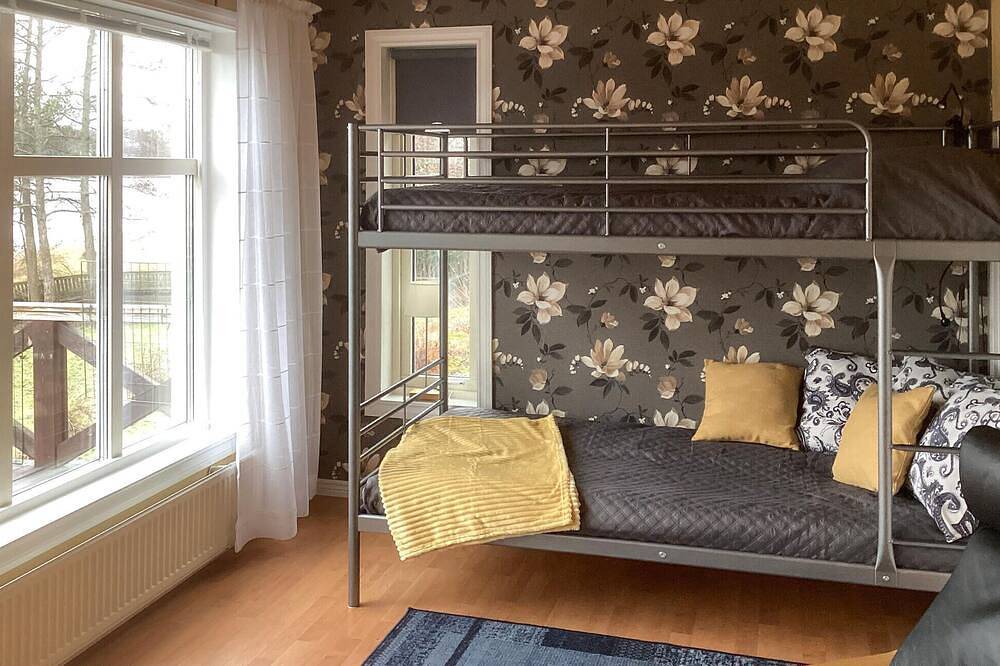 Nice home in Nykvarn with Wifi in Mälaren