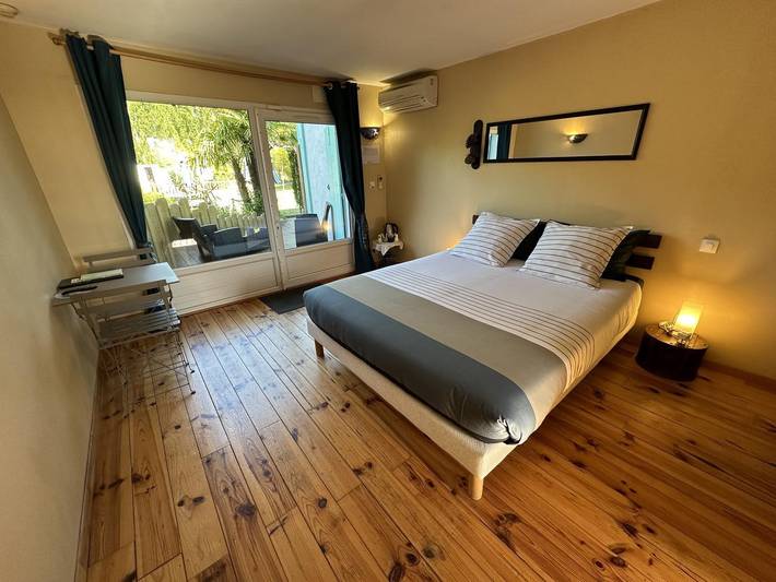 Chambre d’hôte pour 2 personnes, avec Terrasse ainsi que Jardin et Piscine à Vielle-Saint-Girons